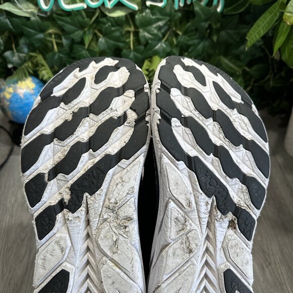 Athletic_Shoes